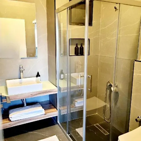 Oldskool Town 15 Minutes Walk To Lara 别墅